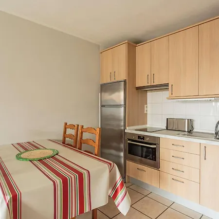 Biantenia B23 Avec Balcon Et Parking Sur Les Hauteurs Hendaye
